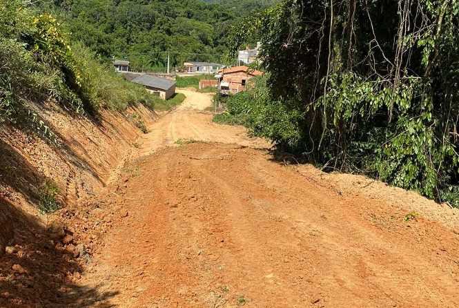 Camacã: Prefeitura realiza mais manutenção em ruas da cidade com patrolamento e cascalhos